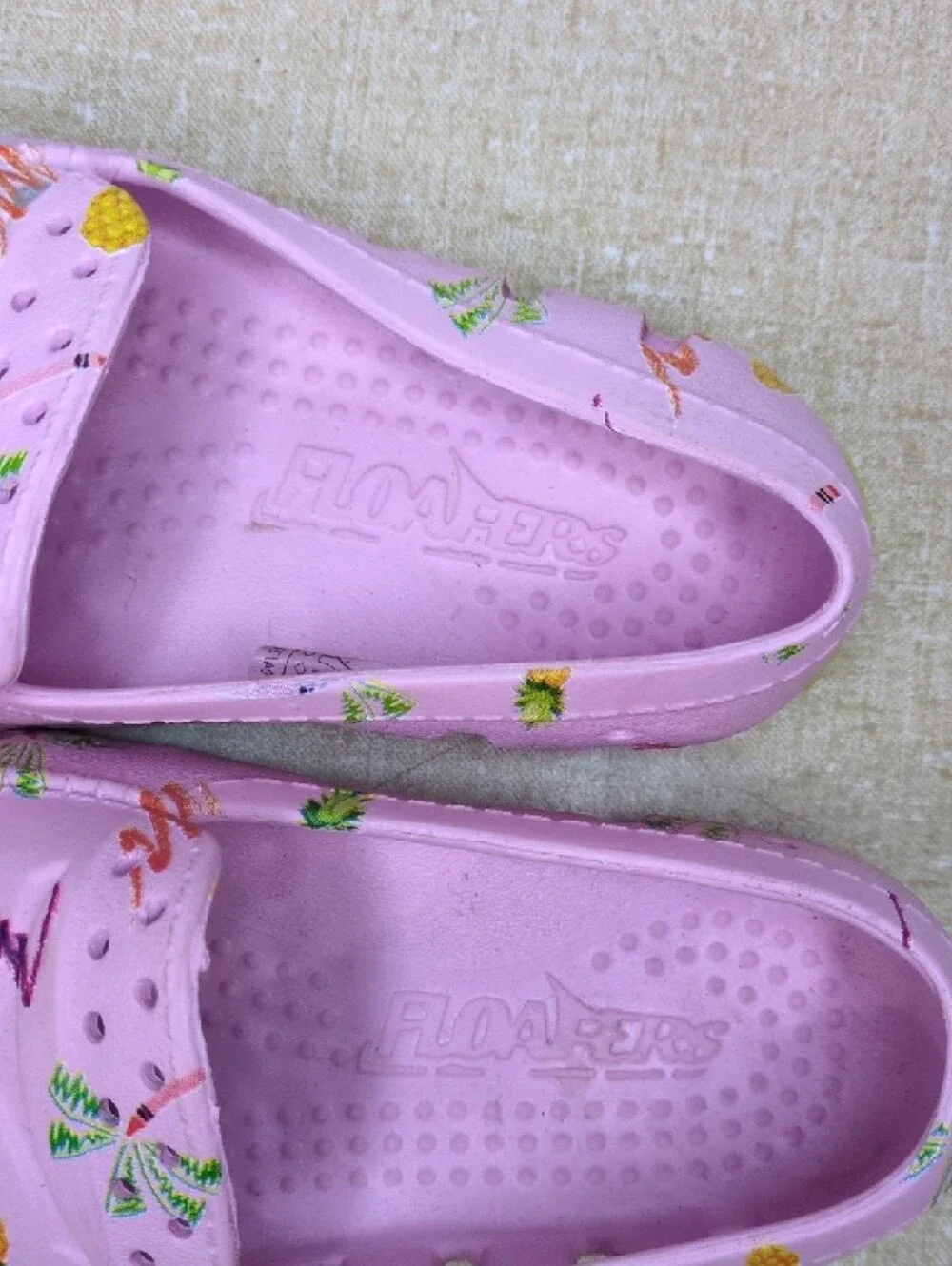 Kids Pink Pineapple Print Slip-On Water Shoes Size 9 Summer Beach Vacation